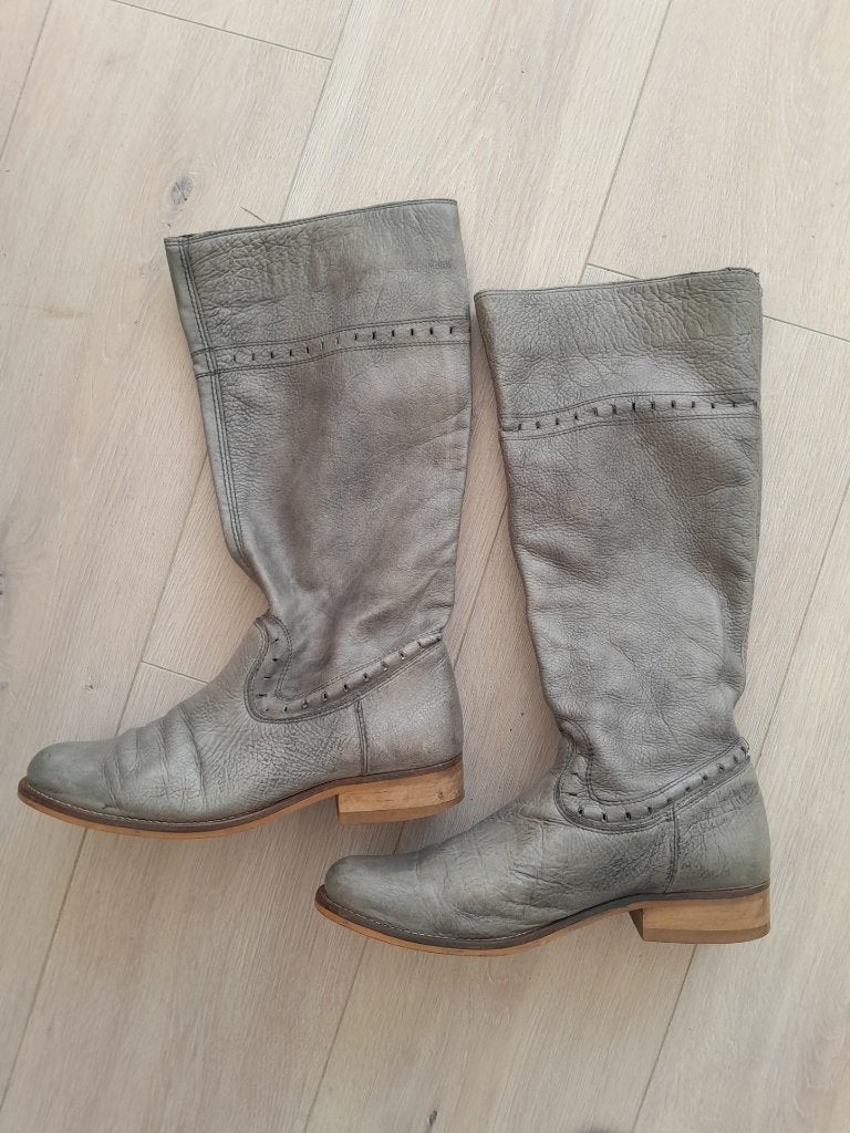 Nog in zeer goede staat dames laarzen, koopje!!, Ophalen of Verzenden, Grijs, Sneakers of Gympen, Zo goed als nieuw