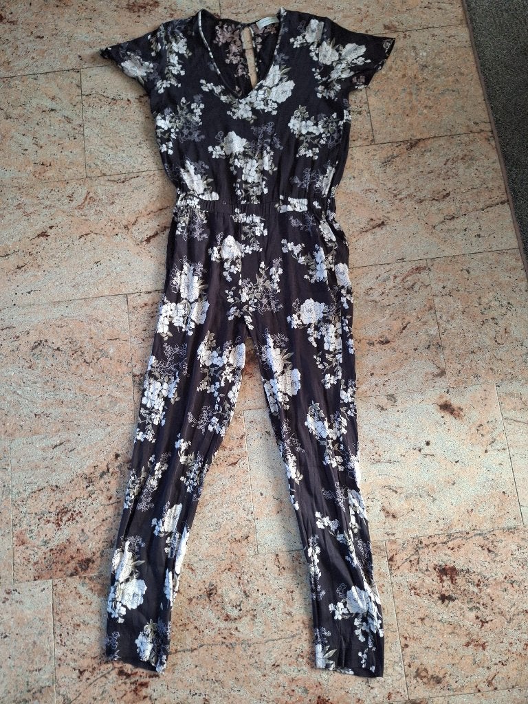 Rosemunde zwart met bloemen jumpsuit 42, Verzenden, Zwart, Maat 42/44 (L), Rosemunde