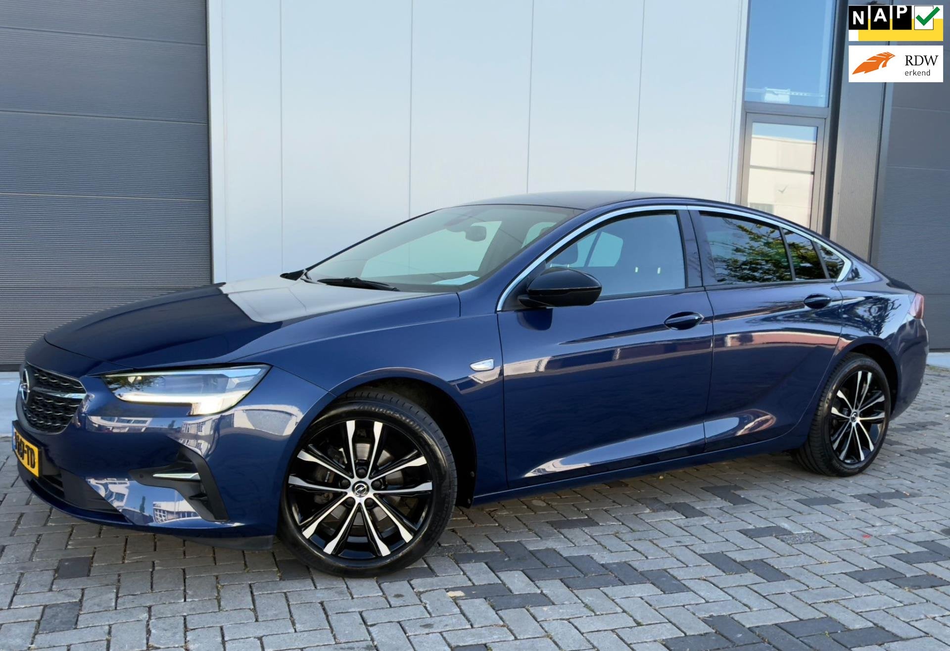 Opel Insignia Grand Sport 1.5 CDTI Ultimate, Auto's, Opel, Voorwielaandrijving, Dealer onderhouden, 730 kg, Gebruikt