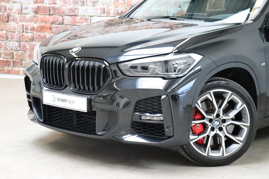 BMW X1 sDrive20i High Executive M Sport Pakket Automaat / Na, 1998 cc, 4 cilinders, 179 pk, Zwart