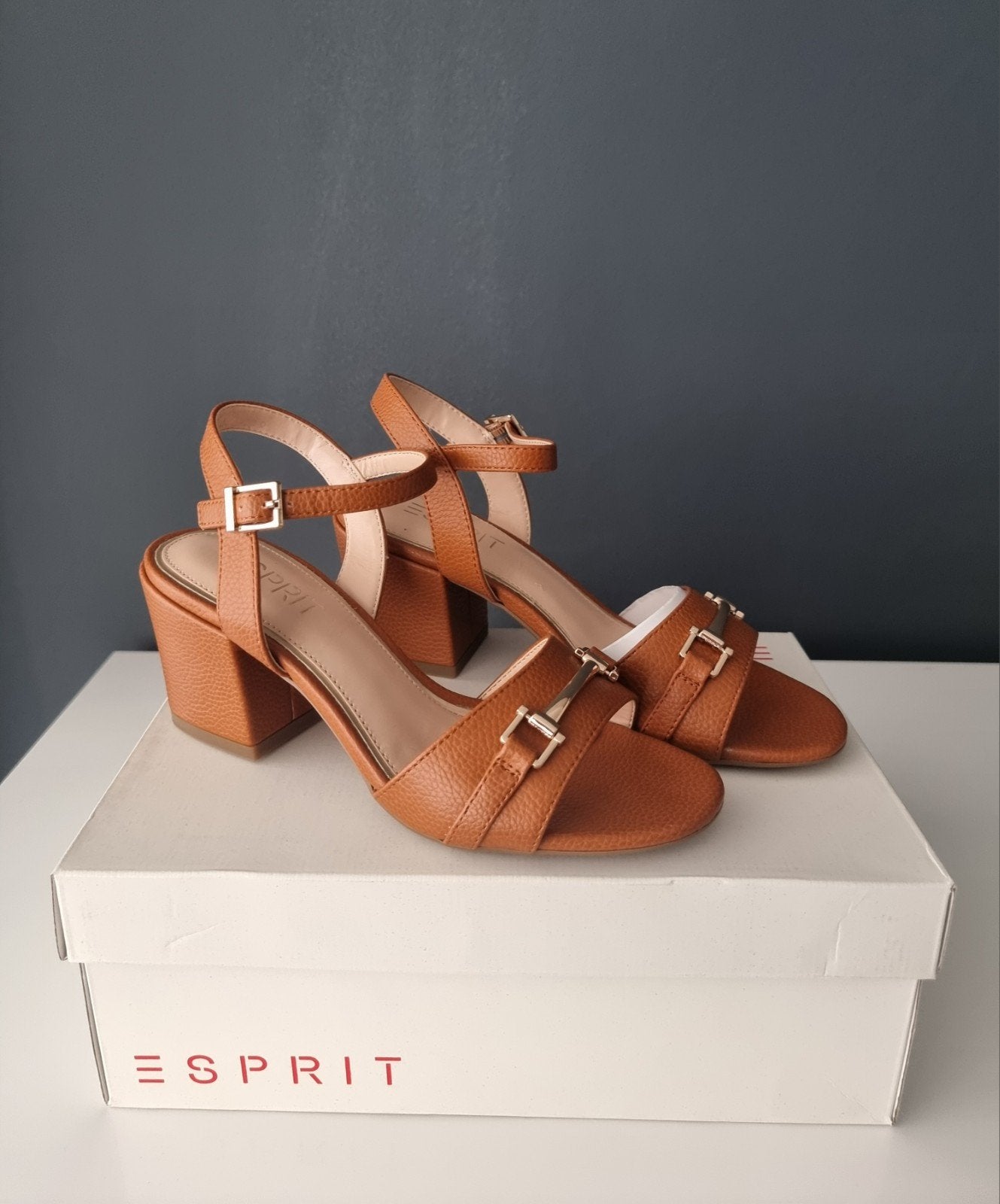 Peeptoe sandalen, maat 36. NIEUW!, Bruin, Nieuw, Esprit, Sandalen of Muiltjes