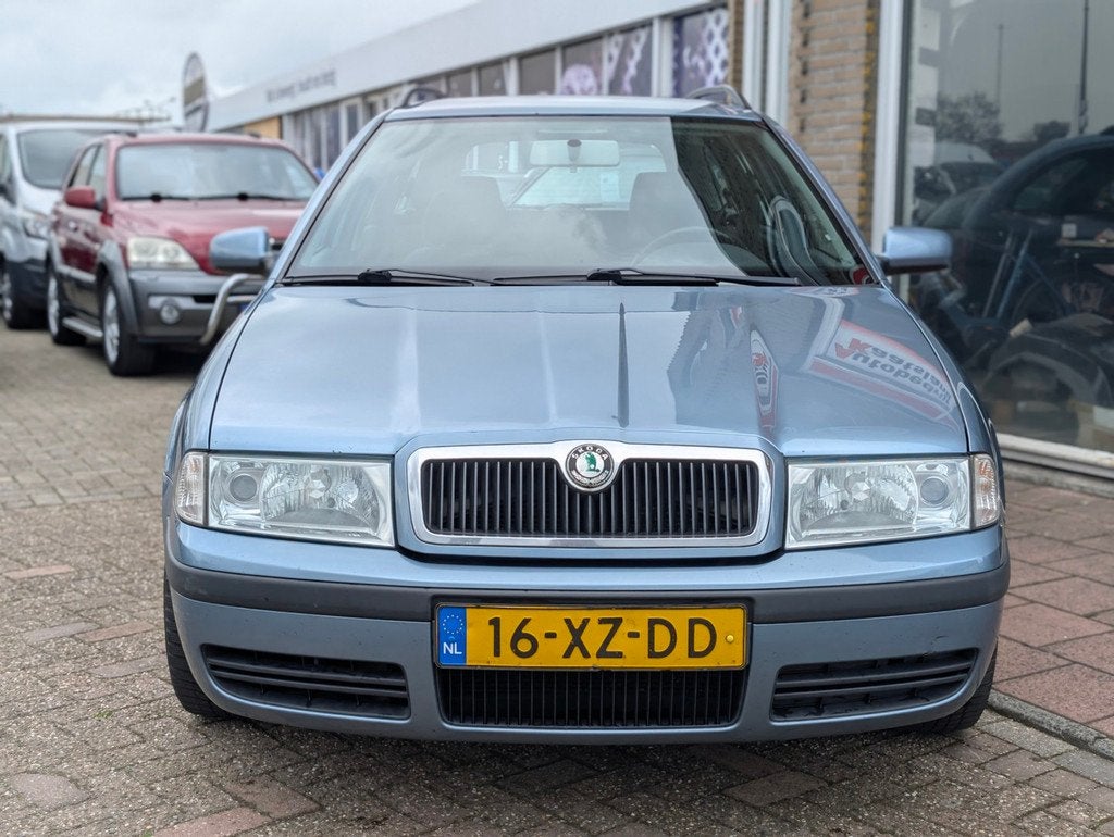 Skoda Octavia Combi 1.9 TDI Démarrage - Clima - Cruise, Voorwielaandrijving, Gebruikt, Zwart, 4 cilinders