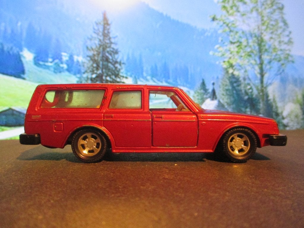 1:36 Volvo 245 DL - Matchbox SuperKings K-74 rood-metallic, Ophalen of Verzenden, Gebruikt, Auto, Matchbox