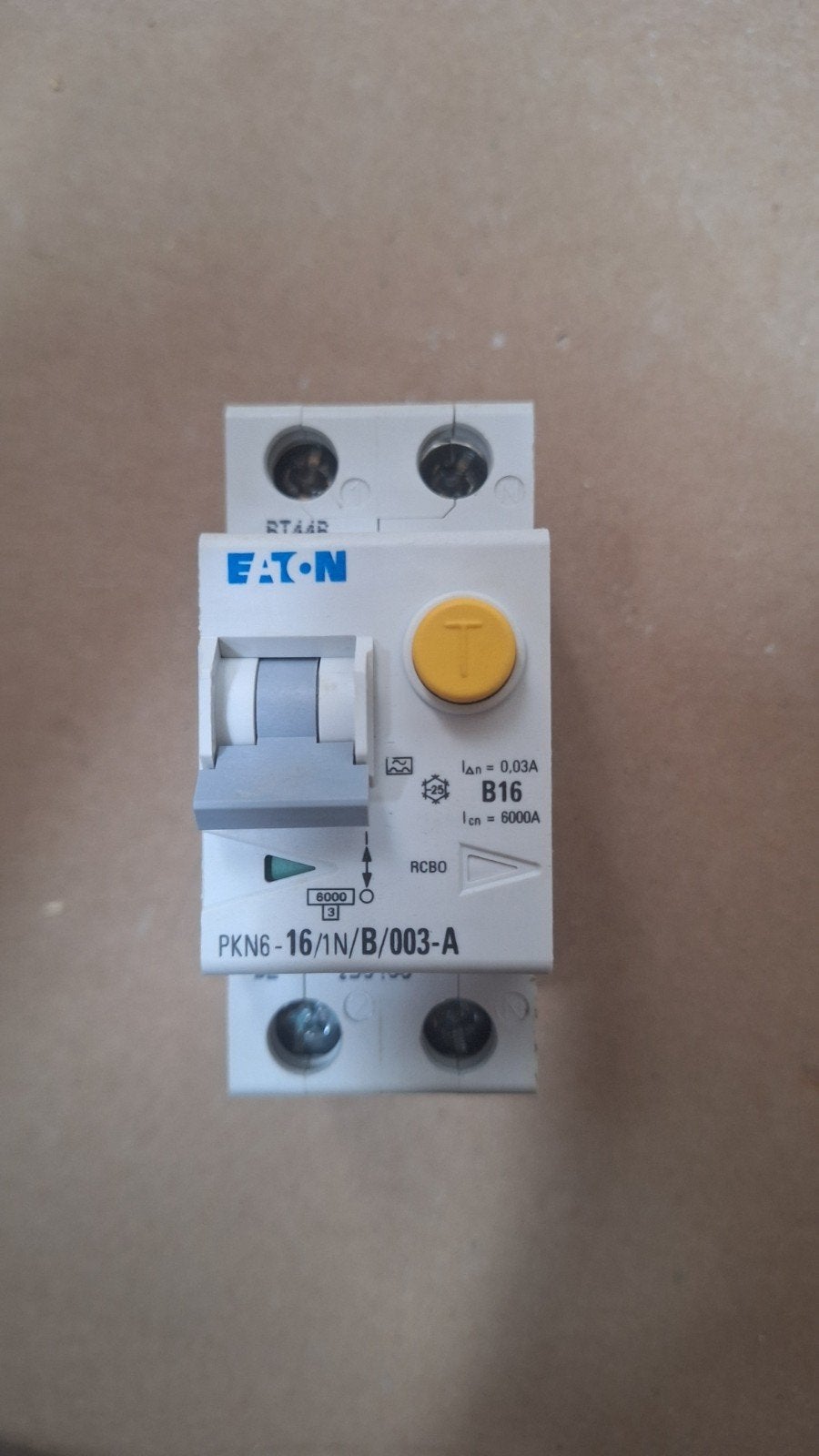 Eaton Aardlekautomaat B16 0.03A, Ophalen of Verzenden, Gebruikt, Eaton, Aardlekautomaat