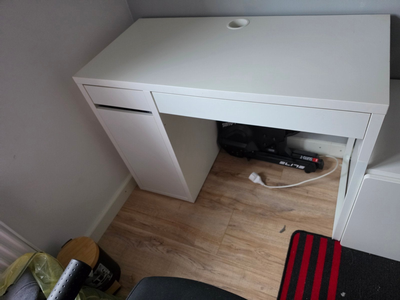 IKEA Bureau - Wit, Compact en Praktisch, Ophalen, Met lades, Gebruikt, IKEA