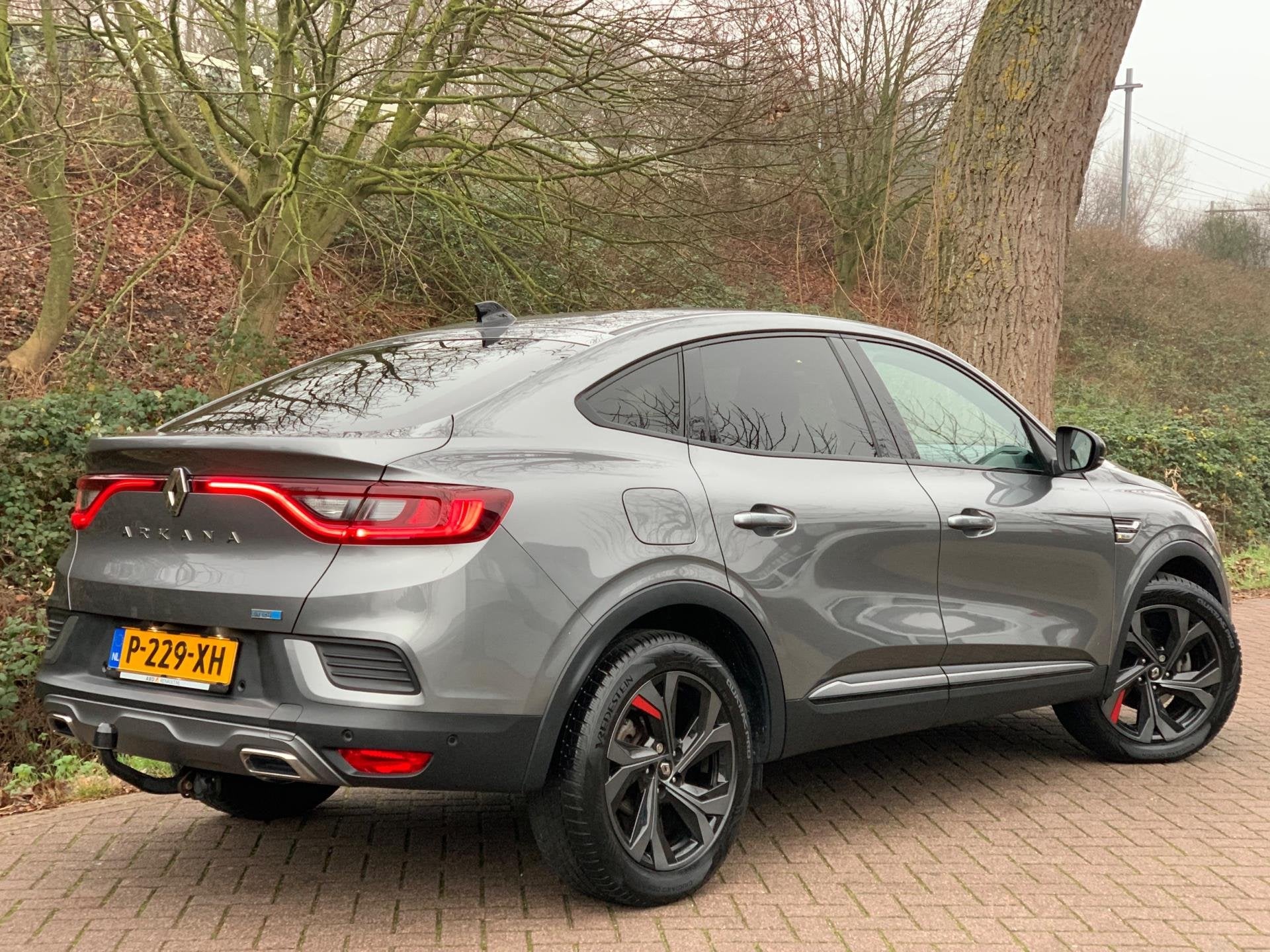 Renault Arkana 1.6 E-Tech Hybrid 145 R.S. Line NIEUWSTAAT FU, Auto's, Gebruikt, Euro 6, 4 cilinders, Origineel Nederlands