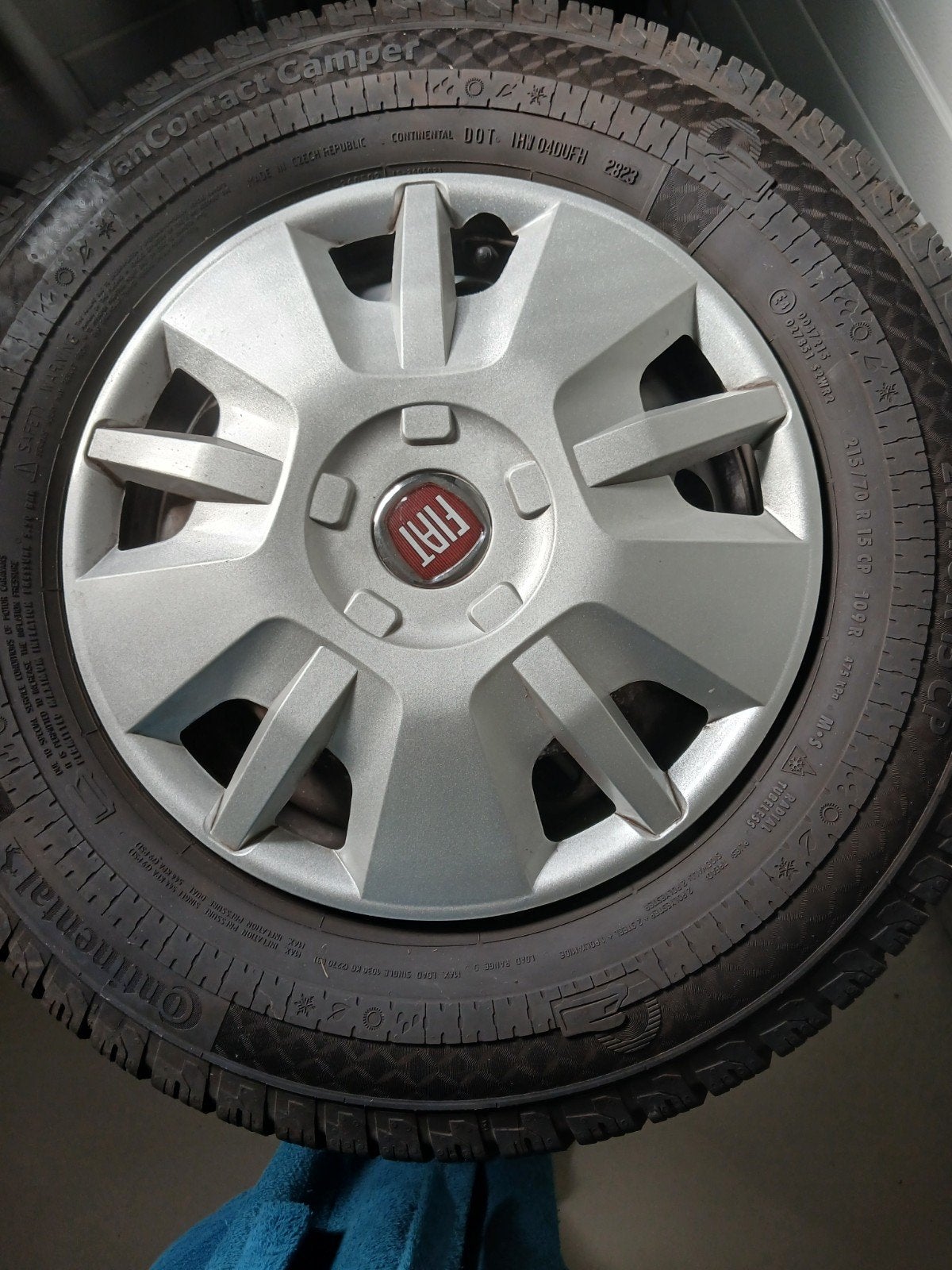 4 x camper banden met stalen velgen en fiat ducato wieldoppe, Ophalen, 15 inch, Banden en Velgen, Zomerbanden