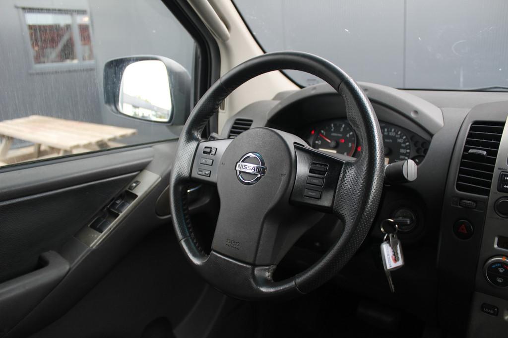 Nissan Navara 2.5 dCi LE Double C. 4X4 | Luchtvering | Trekh, Auto's, Nissan, Automaat, Gebruikt, 4 cilinders, Bedrijf