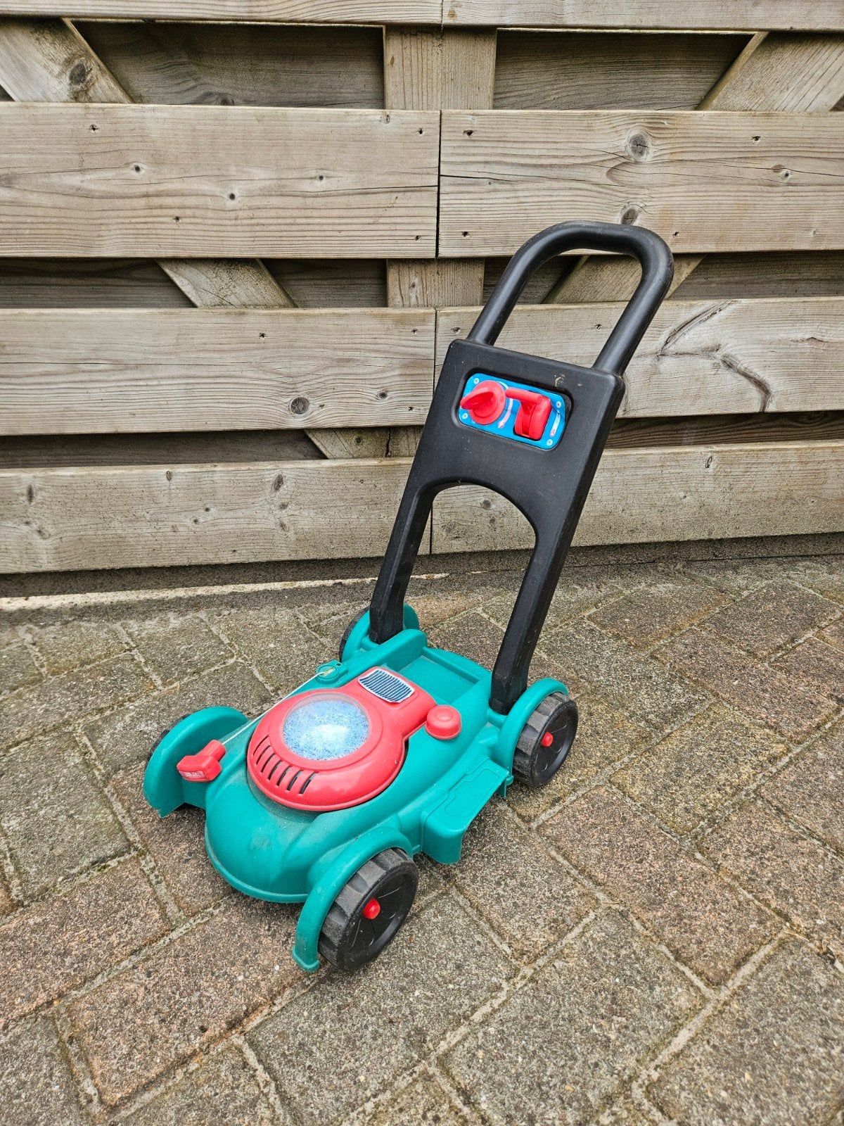 Vrolijke speelgoed grasmaaier voor kleine tuiniers, Ophalen, Gebruikt, Jongen of Meisje