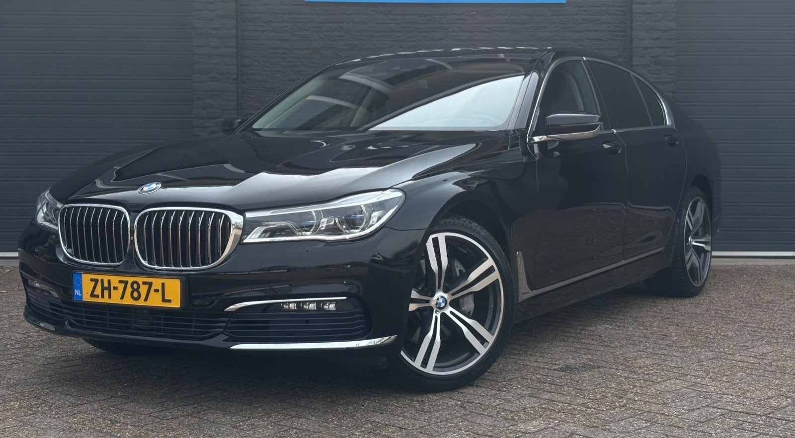 BMW 7-Serie 740i 326pk Aut 2015 Zwart (lage KM-stand!)), Auto's, Automaat, 1700 kg, Zwart, Particulier