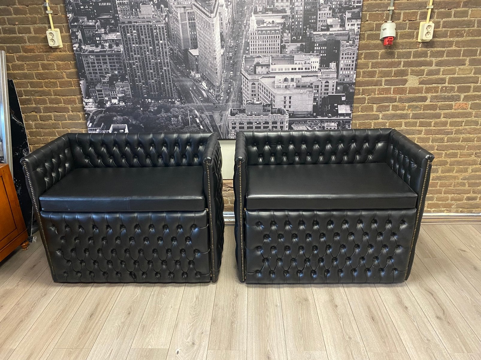 2 x chesterfield banken !!!, Huis en Inrichting, Banken | Bankstellen, Ophalen, Overige materialen, Gebruikt, Minder dan 75 cm