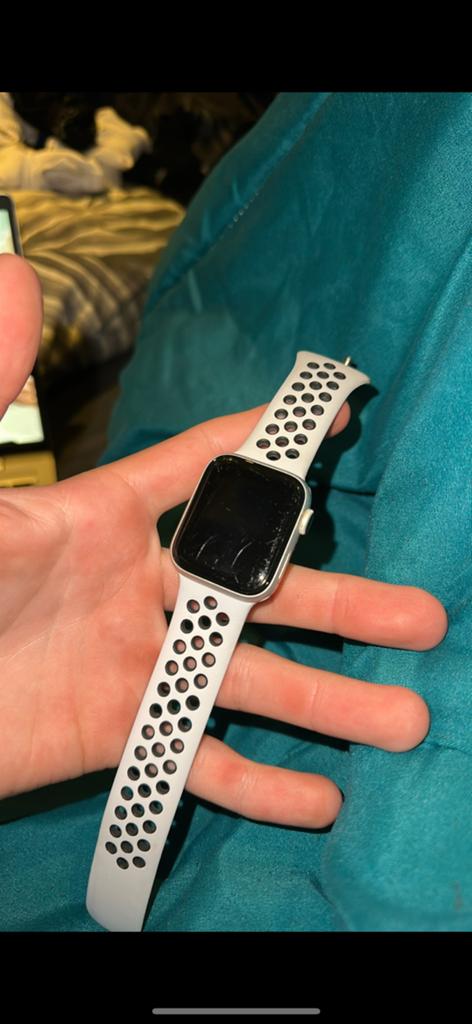 Apple Watch Series 4 Nike+ (40mm) -, Sieraden, Tassen en Uiterlijk, Smartwatches, IOS, Ophalen of Verzenden, Waterdicht, Zilver