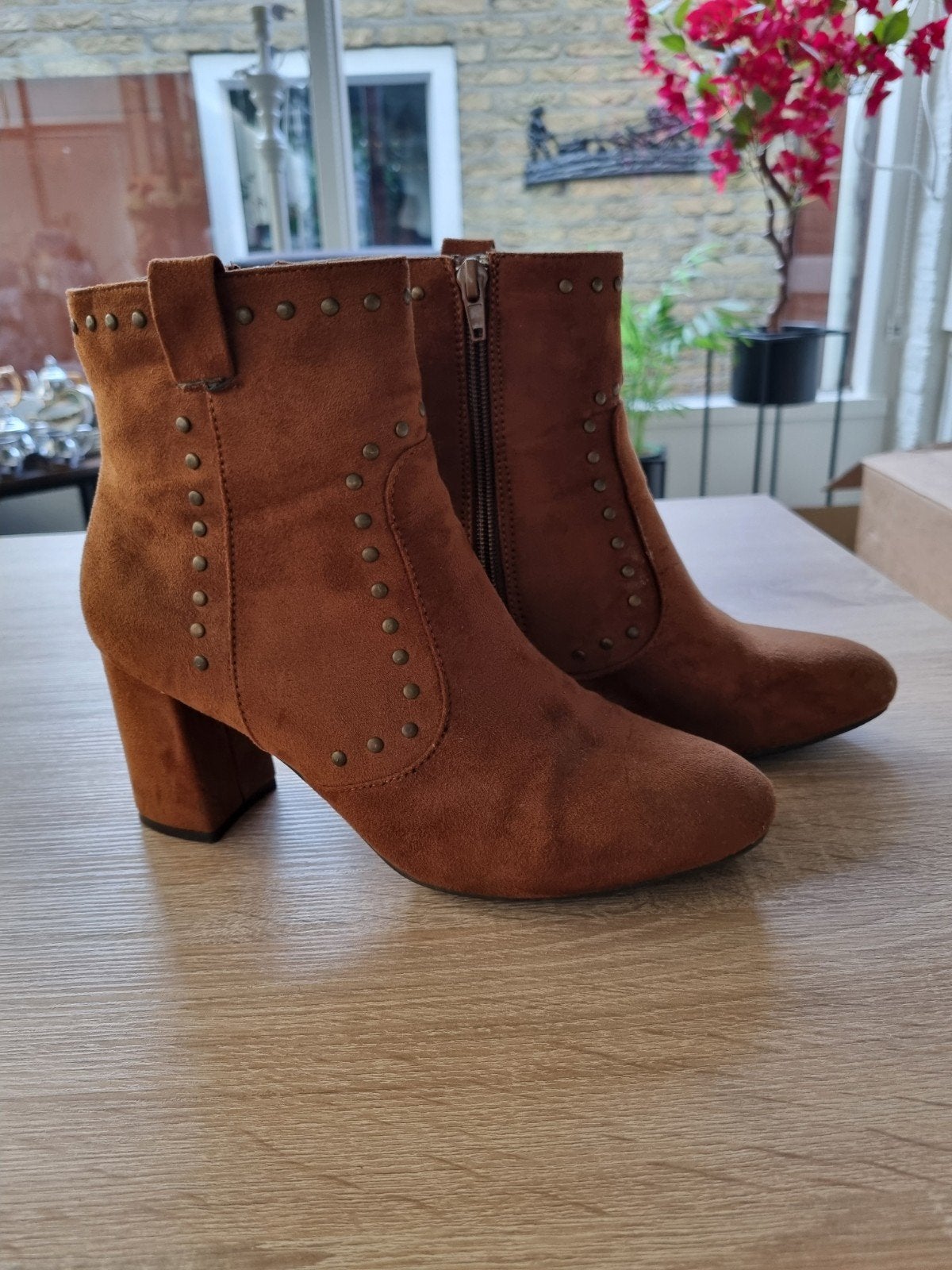 Suède look enkellaarsjes, maat 39., Kleding | Dames, Ophalen of Verzenden, Zo goed als nieuw