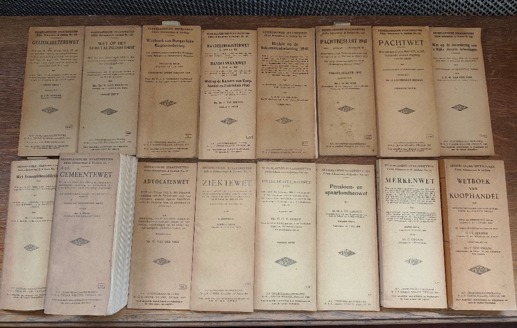 16 oude Wetboeken 1950 1960, Ophalen, Gelezen