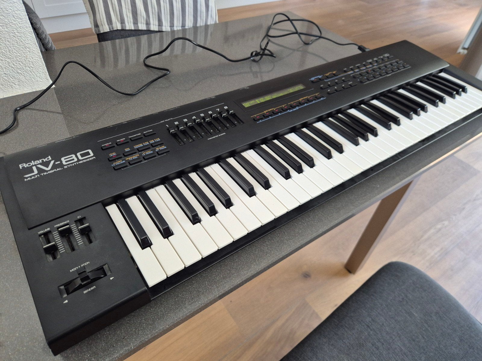 Roland JV-80, Ophalen, 61 toetsen, Roland, Zo goed als nieuw