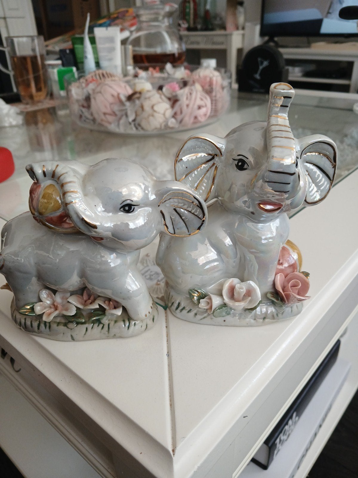 Set van 2 parelmoer olifanten beeldjes, Ophalen, Meerkleurig, Steen/keramiek, Klassiek