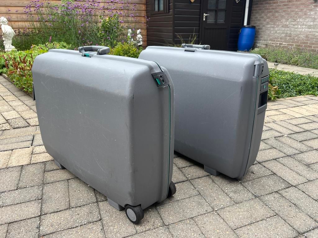 Twee Samsonite rolkoffers hard, afsluitbaar, 70x50x25cm, Ophalen, Gebruikt, Hard kunststof, 45 tot 55 cm