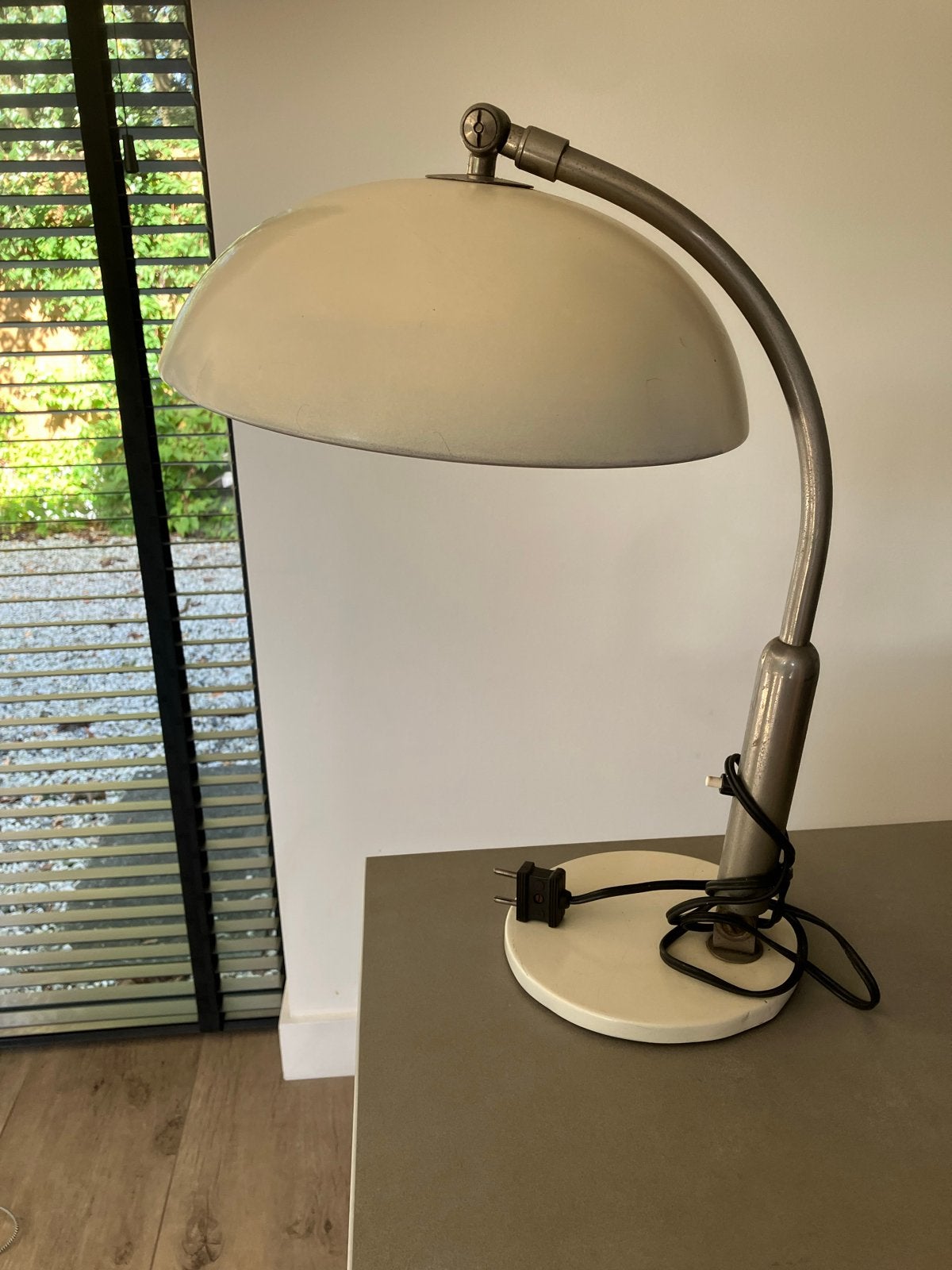 Vintage Bureaulamp - Wit/Zilver - Gebogen Arm, Ophalen, Bureaulamp, Gebruikt, Vintage