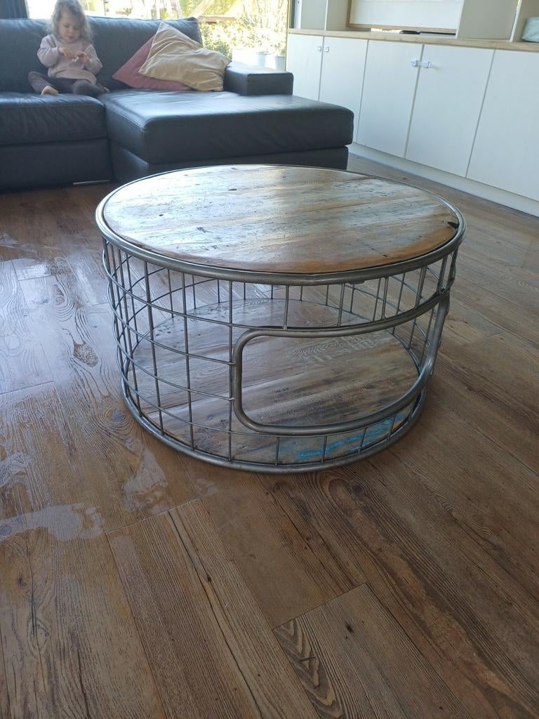 Stoere salontafel van hout en metaal met opbergruimte, Ophalen of Verzenden