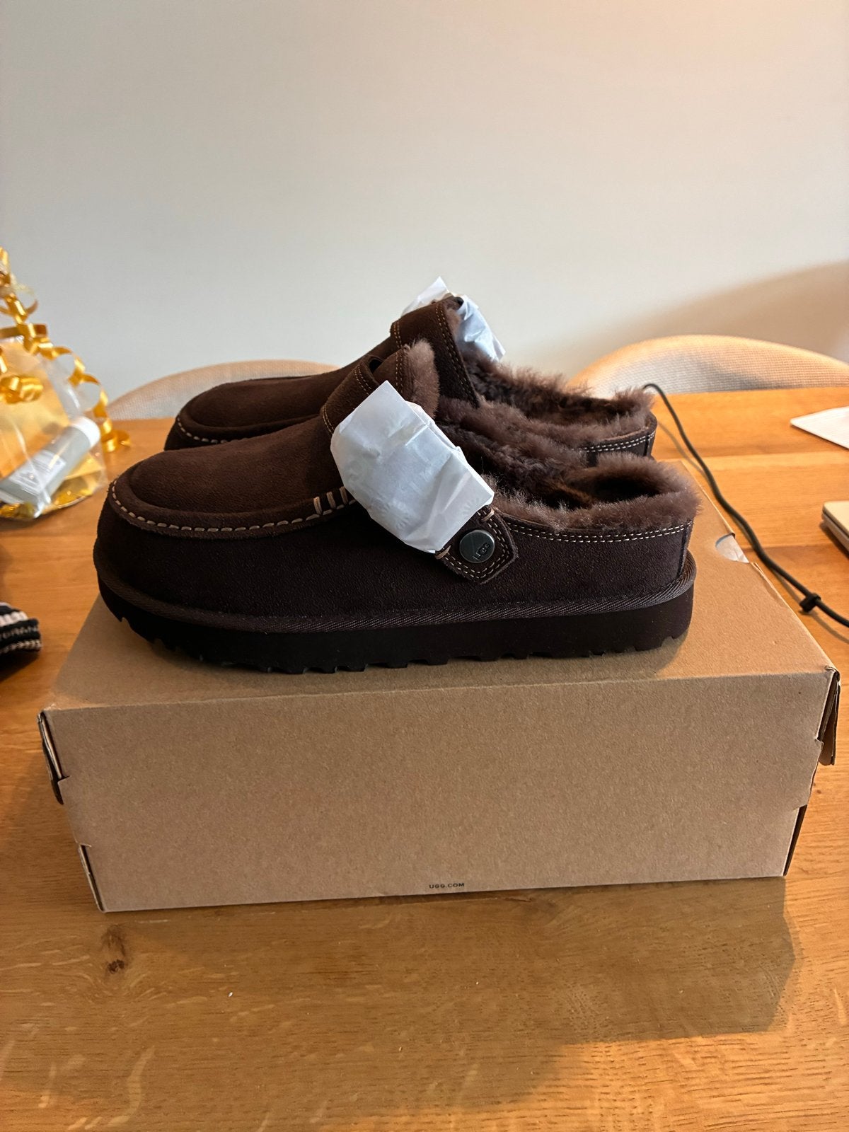Nieuwe UGG Goldenstar Evelina Clog - Maat 38, Ophalen of Verzenden, Nieuw, Bruin, Instappers