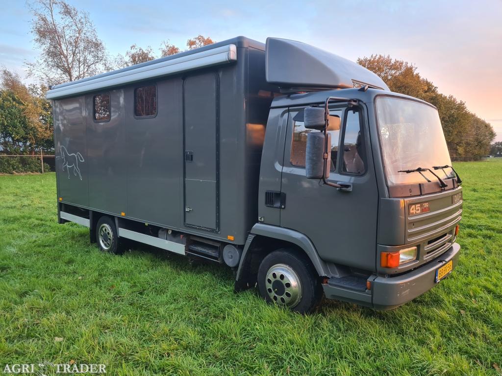 Daf 45 paardenvrachtwagen paardenwagen met luchtvering, Bedrijf, DAF, Blauw, Zilver of Grijs