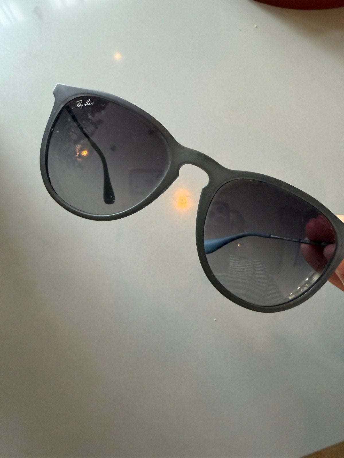 Ray-Ban Erika zonnebril grijs-blauw met kleurverloop, Sieraden, Tassen en Uiterlijk, Ophalen, Gebruikt, Zonnebril, Ray-Ban