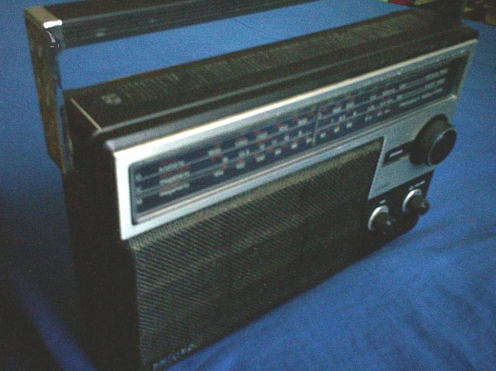 Philips 90-AL-590 4 band portable radio op batterijen, Ophalen, Gebruikt, Transistorradio