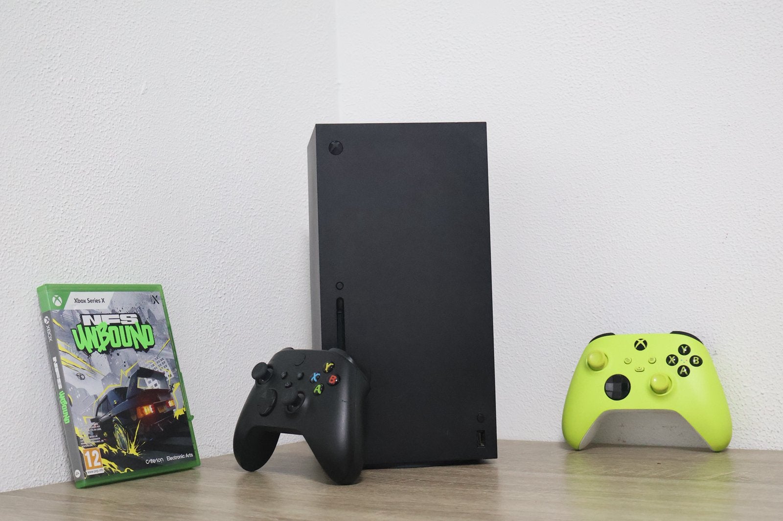 Xbox Series X 1TB 8K + 2 Controller’s + 8 Spellen