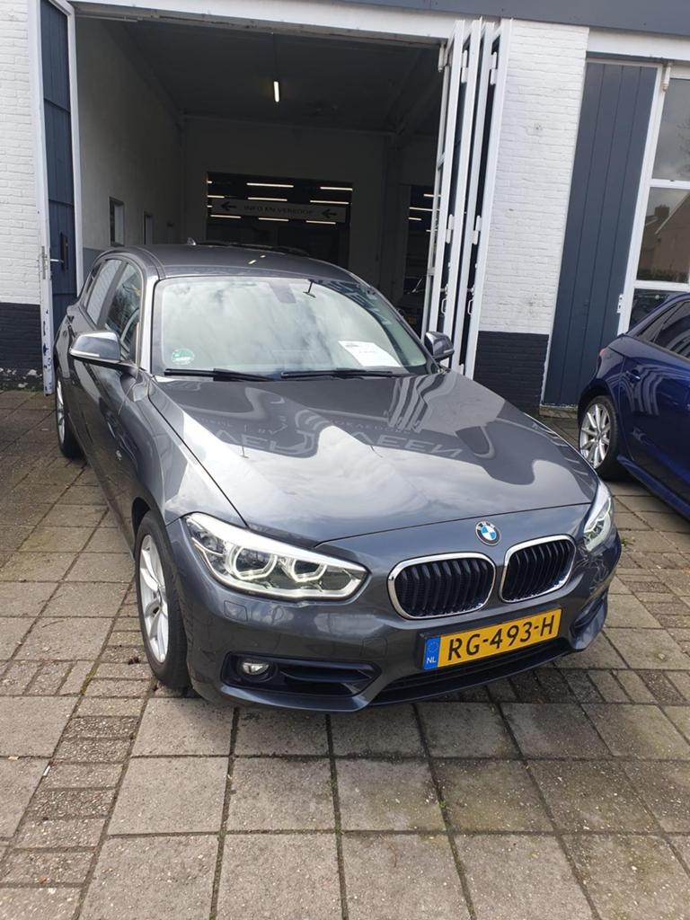 BMW 1-Serie 118i 136pk Aut 2017 Grijs, 650 kg, Particulier, 3 cilinders, Navigatiesysteem