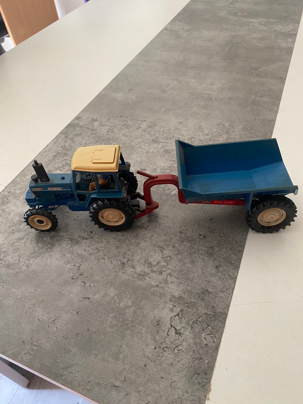 Britains ford TW20 met kieper in goede staat, Verzamelen, Ophalen of Verzenden, Zo goed als nieuw