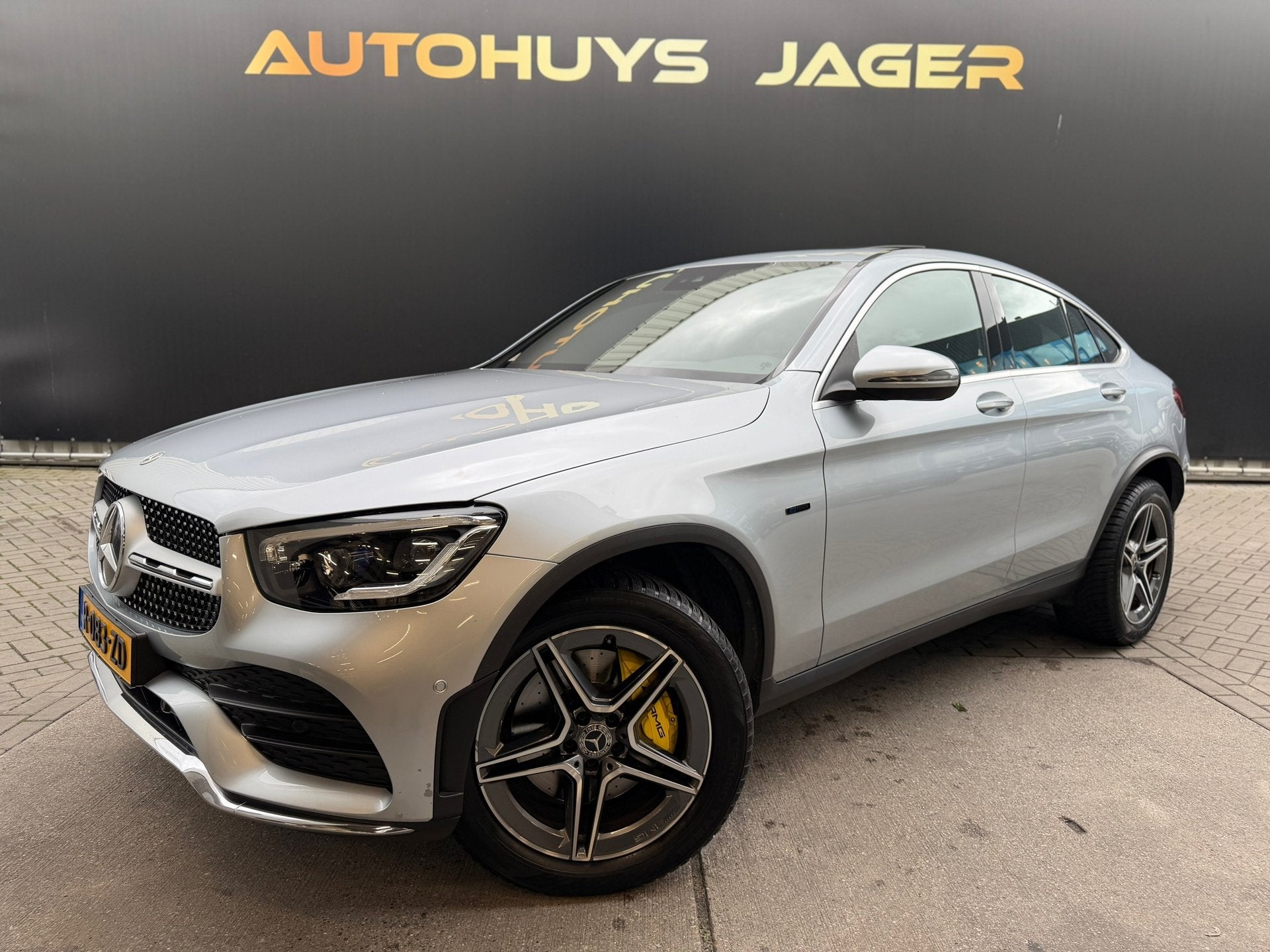 Mercedes-Benz GLC-klasse Coupé 300e 4MATIC AMG Pano Carplay, Auto's, Automaat, Gebruikt, 4 cilinders, 2000 kg