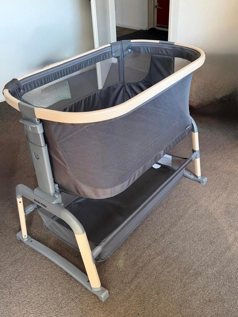 Maxi Cosi Iora Air Co-sleeper Graphite + 2 hoeslakens, Ophalen, Zo goed als nieuw, Wieg
