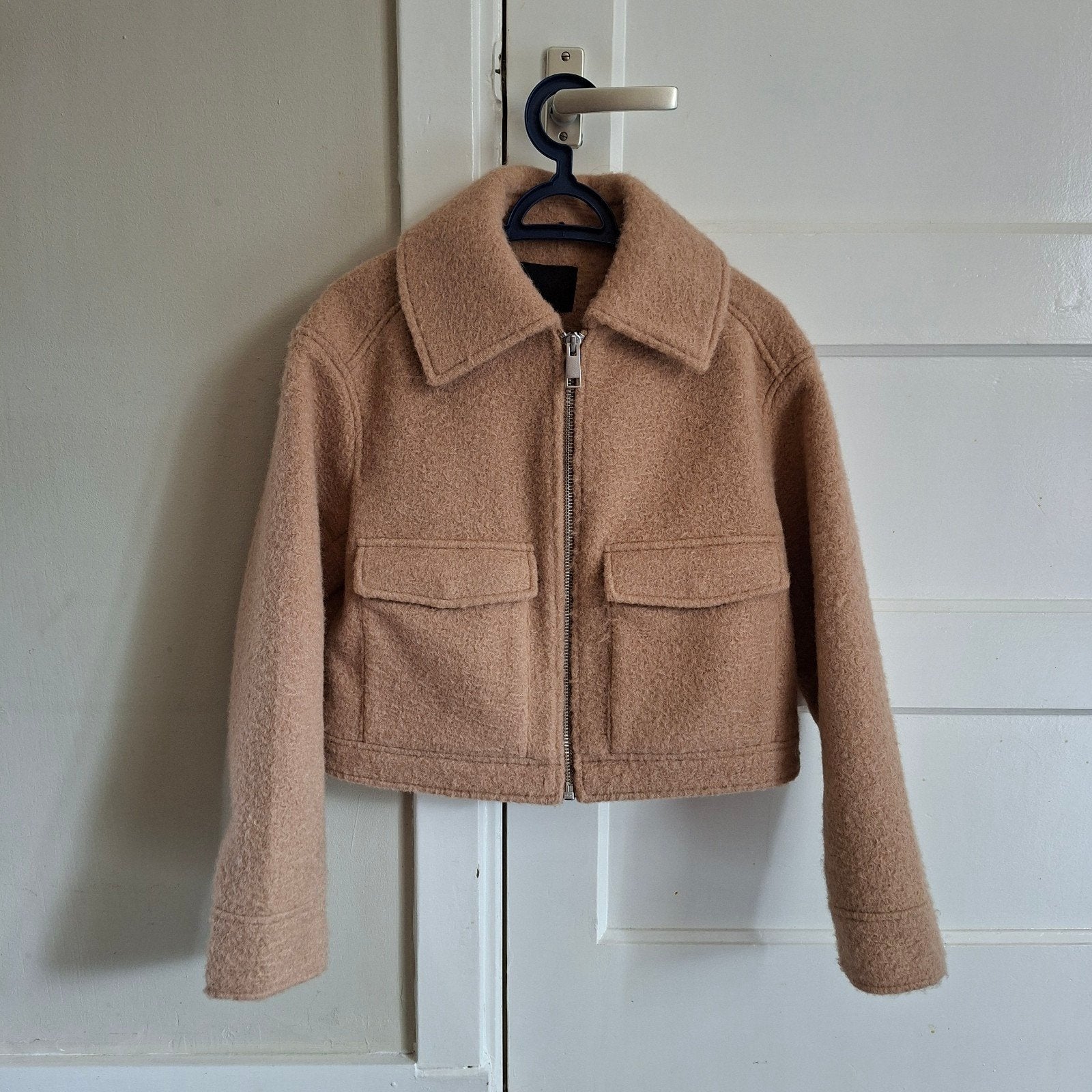 dames jasje.NIEUW..Camel kleur ,kort model maat ,C&A .., Maat 38/40 (M), Bruin, Nieuw, Ophalen of Verzenden