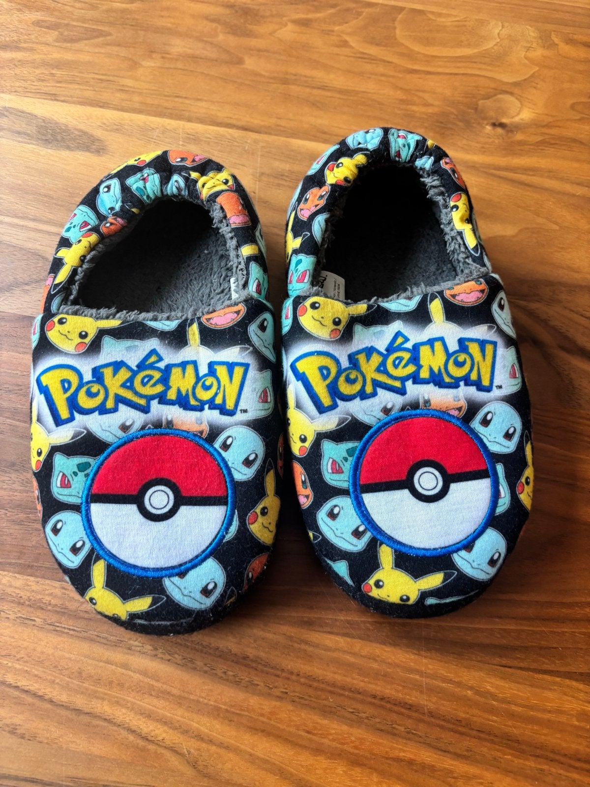 Pokémon Pantoffels Maat 33-35 - Zo goed als nieuw, Ophalen of Verzenden, Zo goed als nieuw, Jongen of Meisje, Overige typen