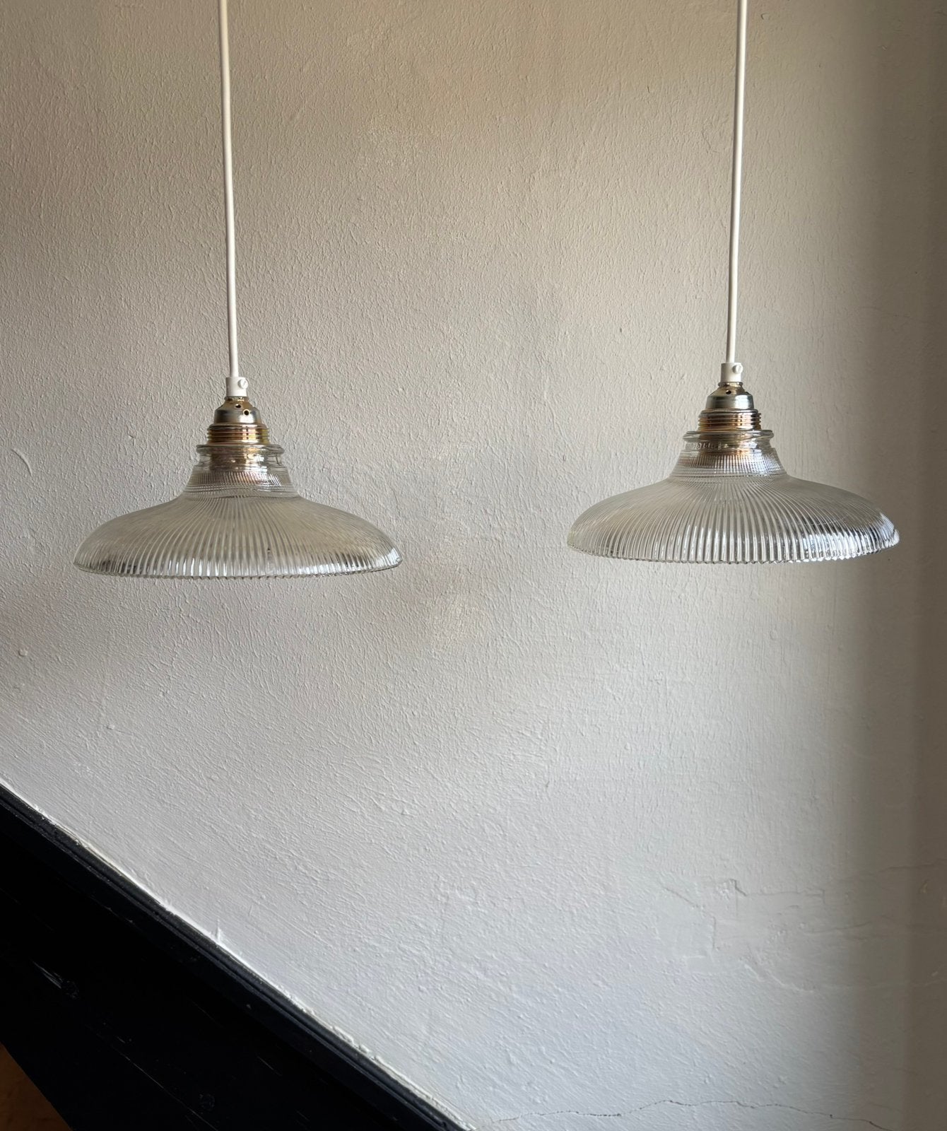 Vintage set 2 holophane glazen ronde lampenkappen hanglampen, Ophalen of Verzenden, Zo goed als nieuw, Glas