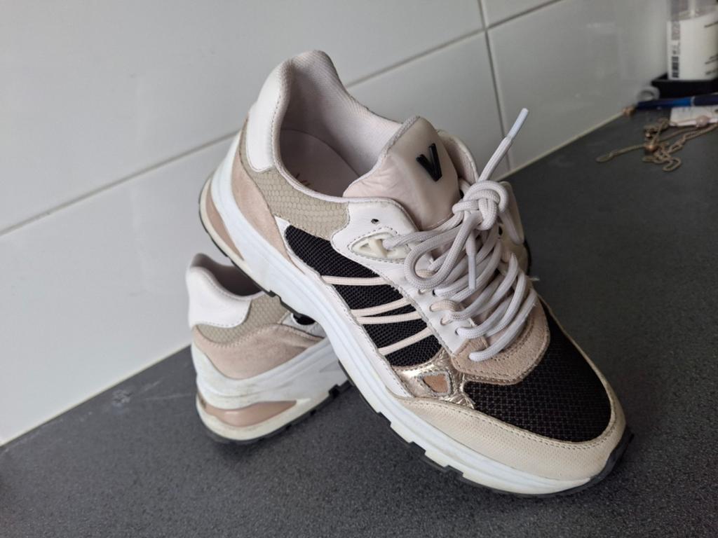 Via vai sneaker mt 39, Kleding | Dames, Schoenen, Ophalen of Verzenden, Zo goed als nieuw, Sneakers of Gympen