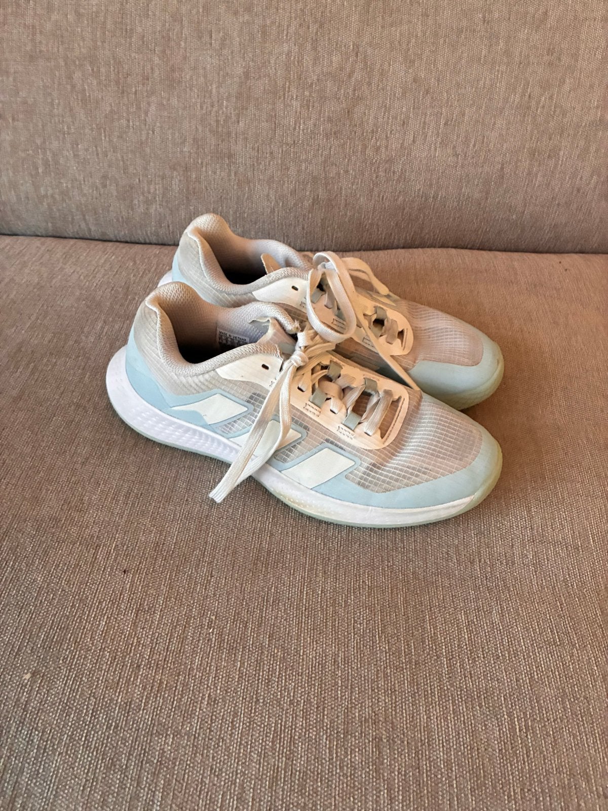 Adidas zaalhockeyschoenen - Maat 38,5, Ophalen of Verzenden, Zo goed als nieuw, Schoenen