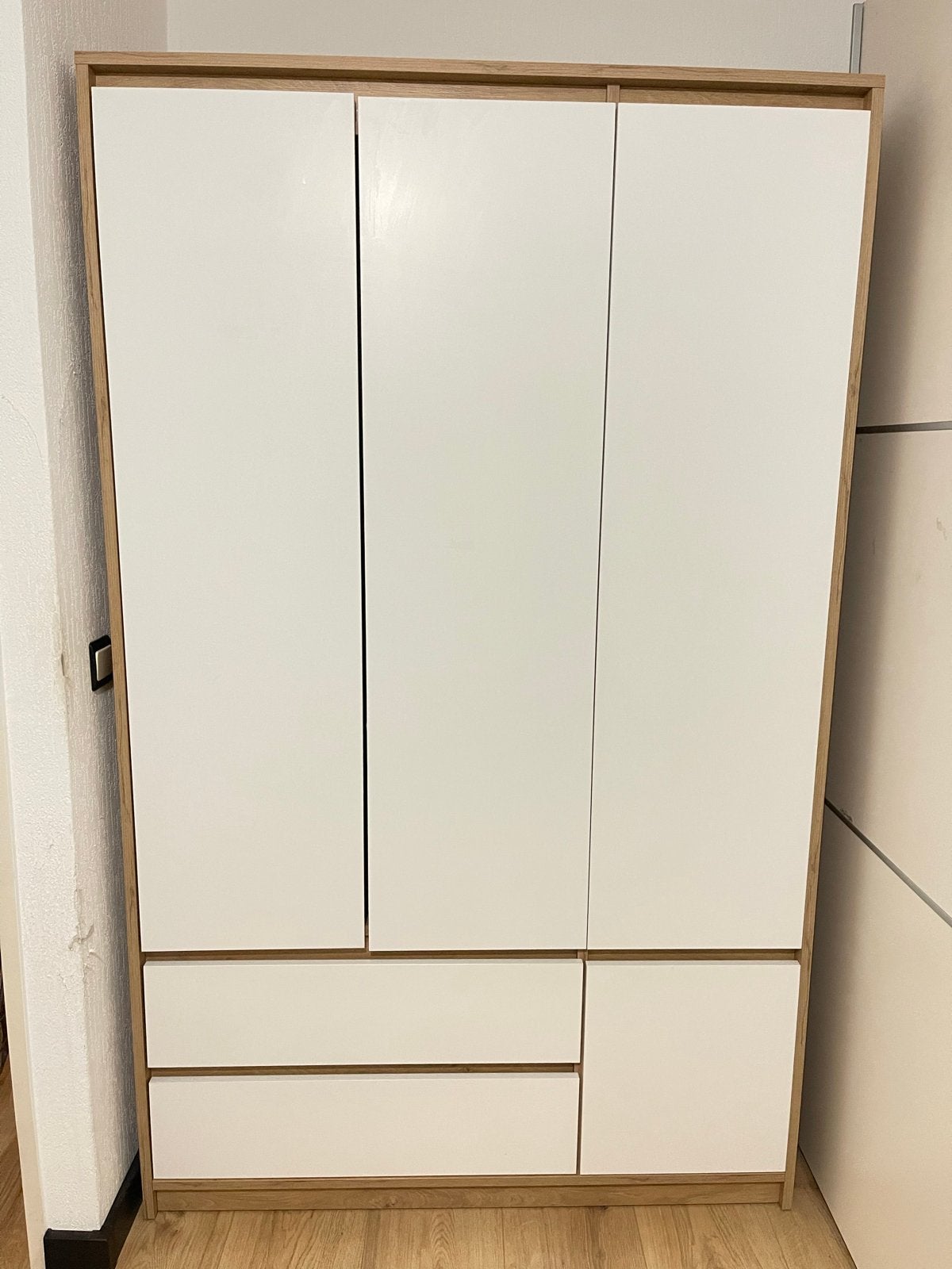 JYSK Billund Kast - B 119 x H 193 z.g.a nieuw| Hoofddorp, Huis en Inrichting, Kasten | Kledingkasten, 100 tot 150 cm, Ophalen of Verzenden