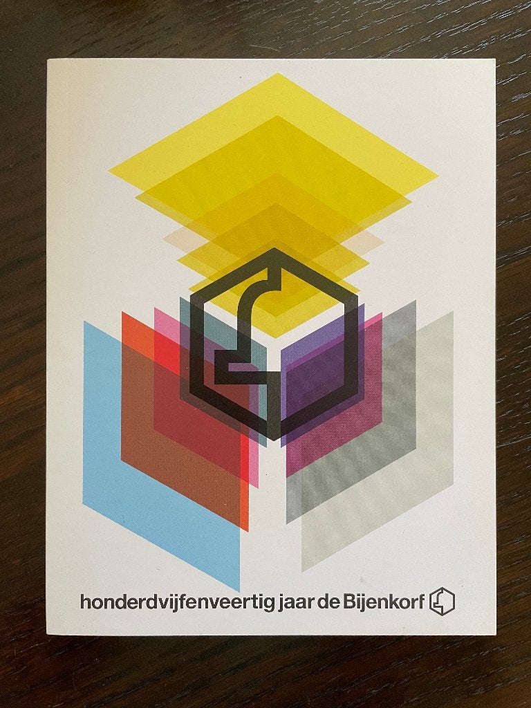 De Bijenkorf 145 Jaar boekje met Ansichtkaart, Ophalen of Verzenden, 1980 tot heden, Ongelopen, Overige thema's