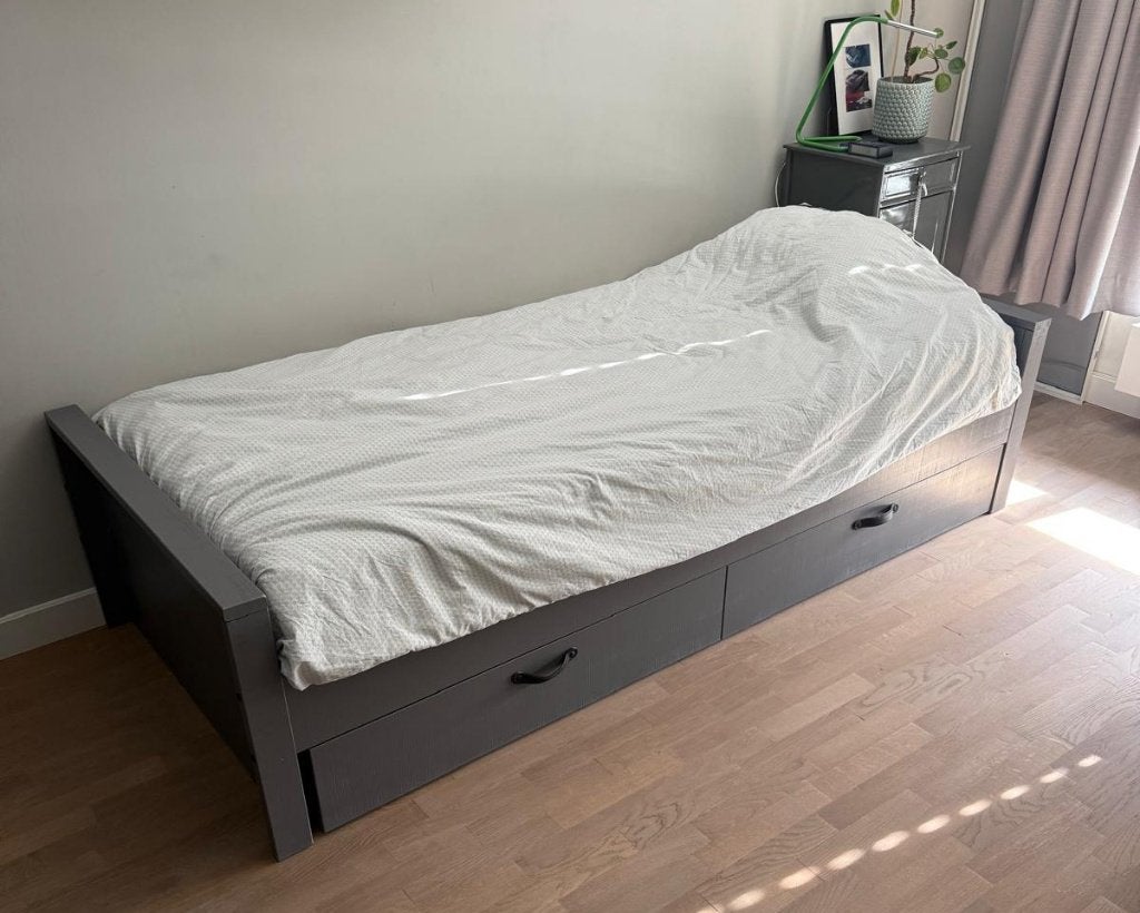1-persoonsbed met 1 lade en lattenbodem - Morris van Woood, Ophalen, 90 cm, Eenpersoons, Zo goed als nieuw