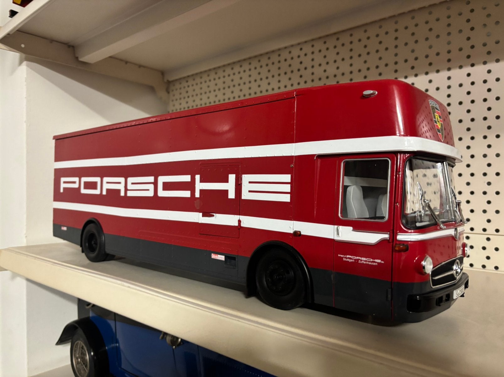 Mercedes 0317 porsche rentransporter red CMR 1.18