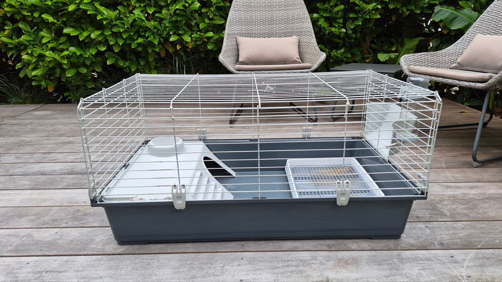 Ruime konijnenkooi / caviakooi met accessoires – netjes, Dieren en Toebehoren, Knaagdieren en Konijnen | Hokken en Kooien, Kooi