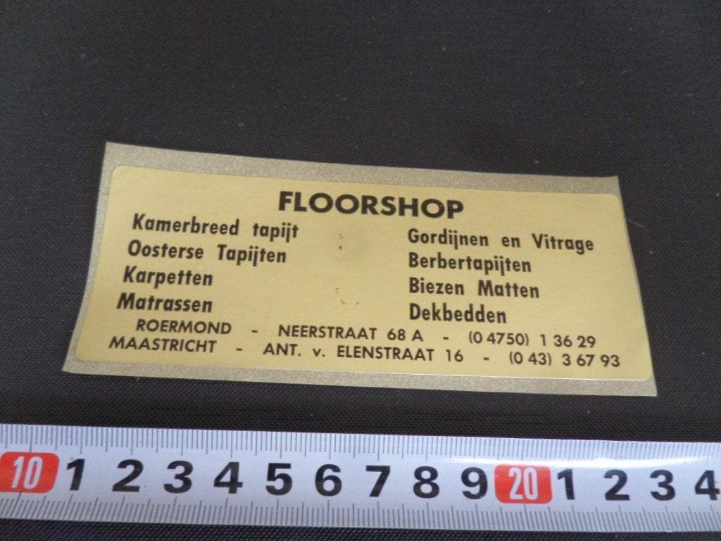 sticker roermond maastricht floorshop tapijt karpet gordijn, Verzamelen, Ophalen, Zo goed als nieuw