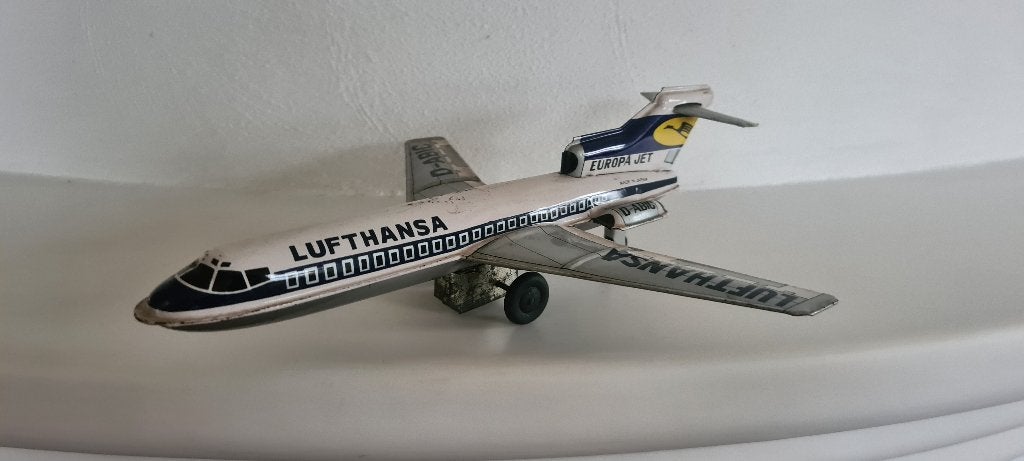 Blikken Japans vliegtuig Europa Jet D-ABIC Lufthansa 23 cm., Ophalen of Verzenden