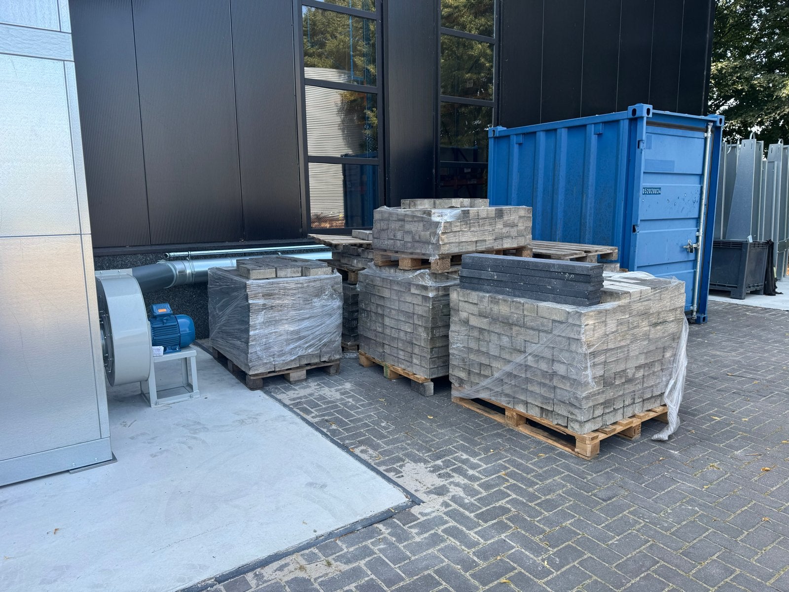 Gebruikte betonnen klinkers voor bestrating, Tuin en Terras, Ophalen, Gebruikt, Klinkers, 10 m² of meer