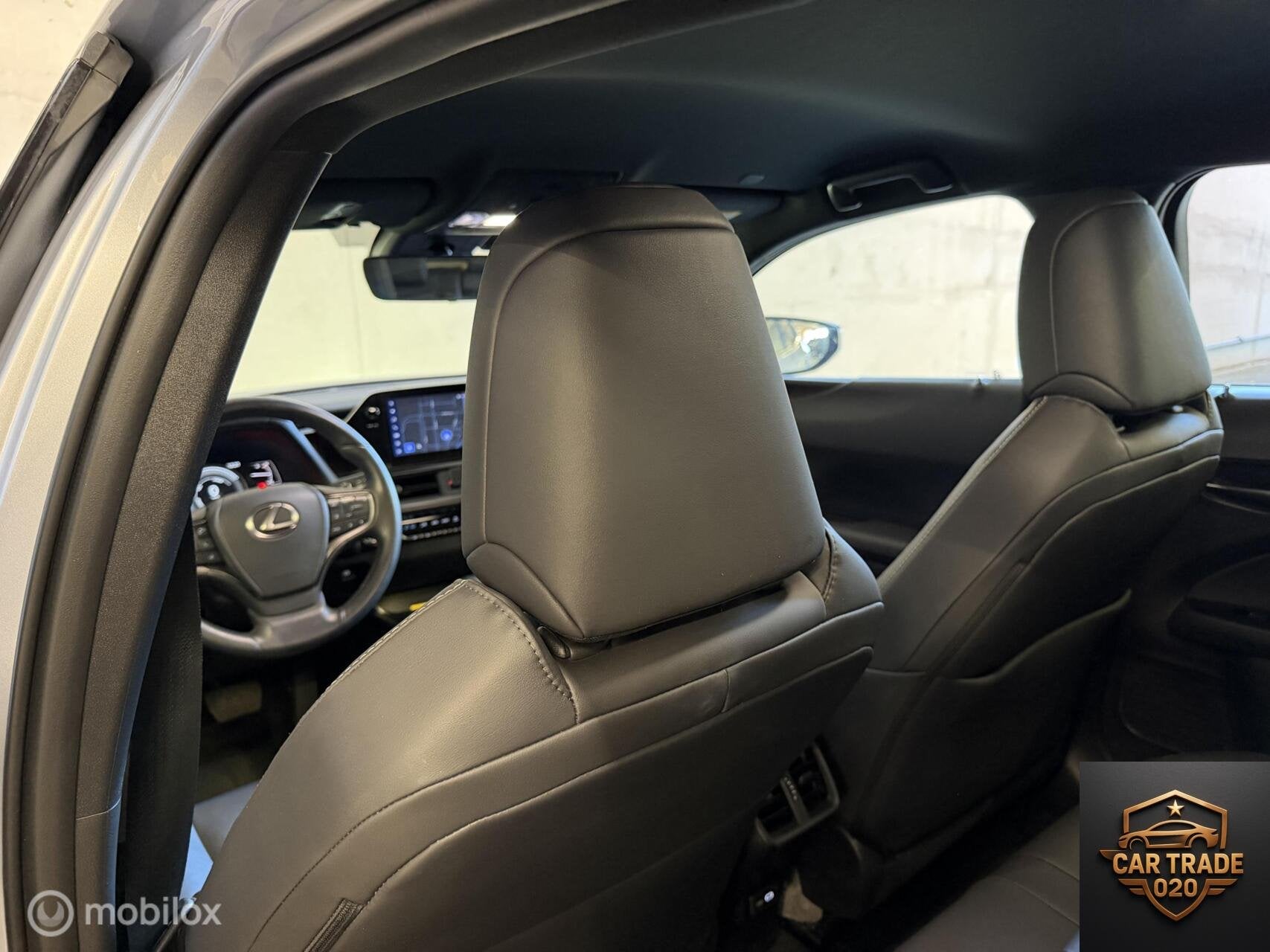 Lexus UX 250h F Sport LEDER|CARPLAY|BLACK PAKKET|, Auto's, Gebruikt, 4 cilinders, Leder, Bedrijf