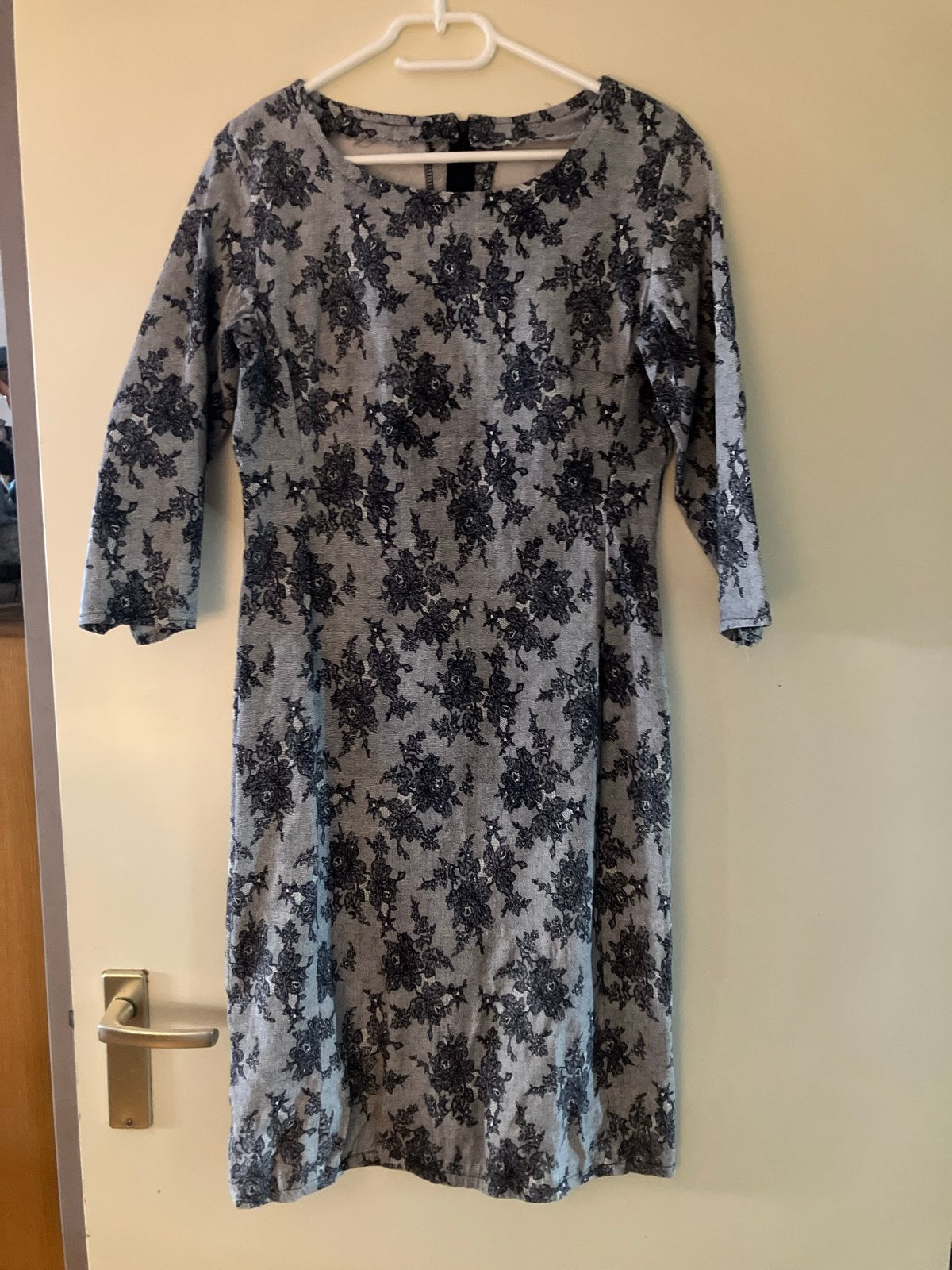 Blauwe jurk met bloemenprint, Maat 38/40 (M), Ophalen of Verzenden, Zo goed als nieuw, Grijs