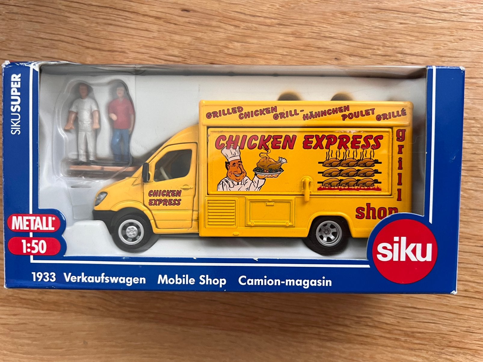 Siku Super 1933 “Chicken Express” Mercedes – 1:50 – in doos, Ophalen of Verzenden, Zo goed als nieuw, Bus of Vrachtwagen, SIKU