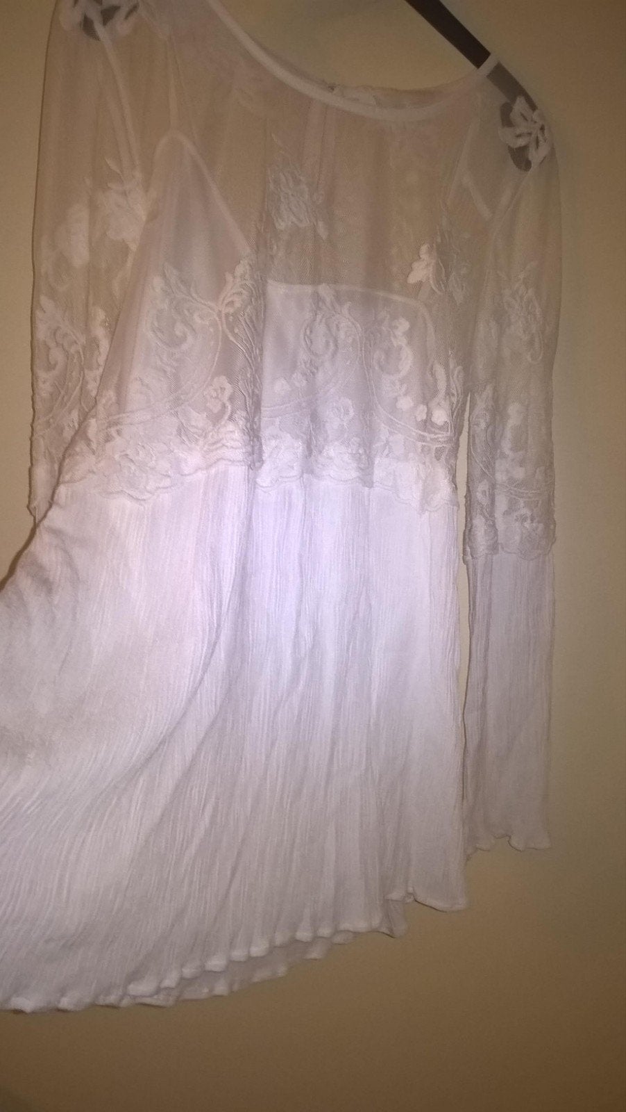 Bershka Witte Kanten Jurk Maat M met onderjurk, Kleding | Dames, Maat 38/40 (M), Wit, Zo goed als nieuw, Knielengte