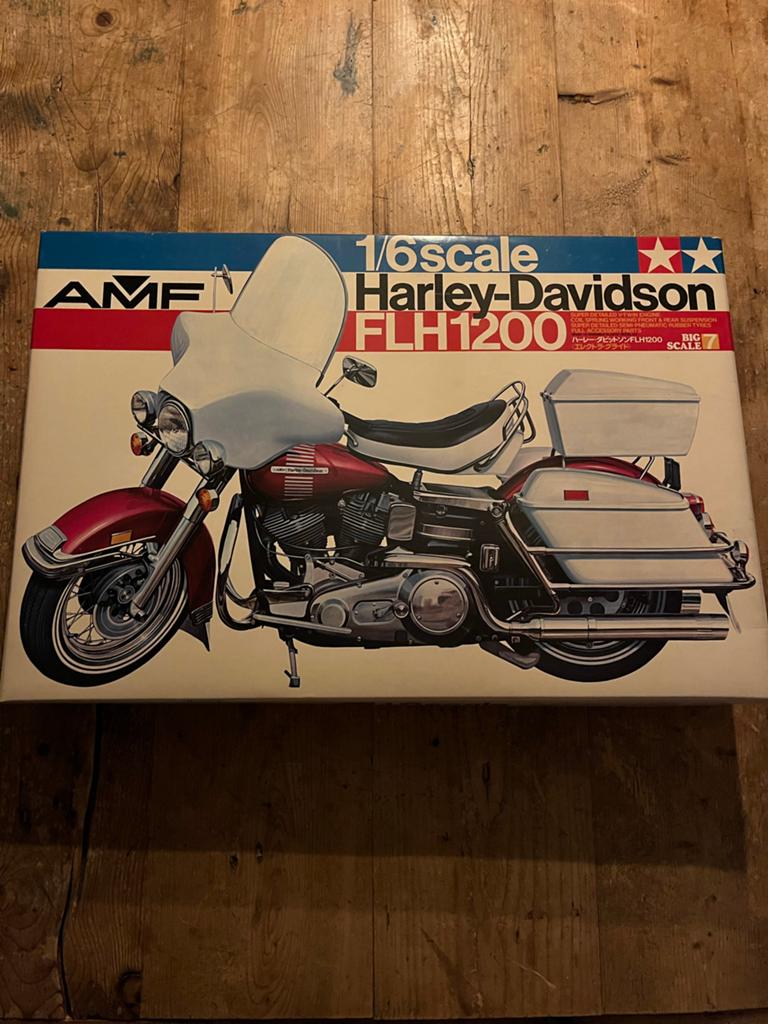 Tamiya Harley-Davidson FLH1200 1/6 Schaal Modelbouwkit, Hobby en Vrije tijd, Modelbouw | Auto's en Voertuigen, Nieuw, Ophalen of Verzenden